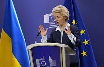 La Presidente della Commissione europea Ursula von der Leyen si rivolge a una conferenza stampa al termine di un vertice dell'UE a Bruxelles, venerdì 22 marzo 2024.