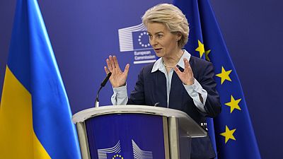 La Presidente della Commissione europea Ursula von der Leyen si rivolge a una conferenza stampa al termine di un vertice dell'UE a Bruxelles, venerdì 22 marzo 2024.