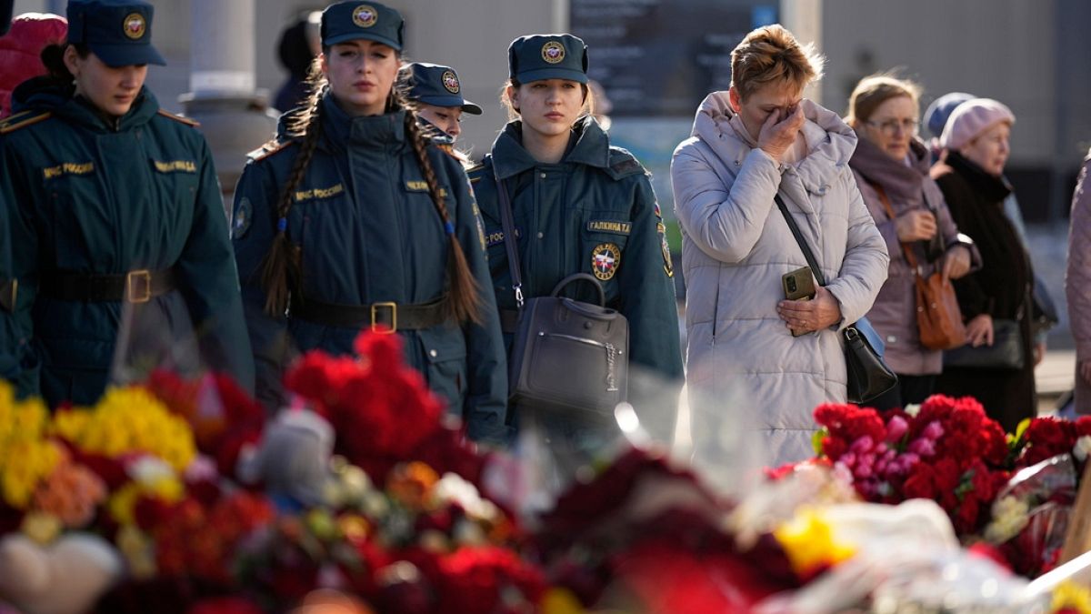 Moskova yakınlarındaki Crocus konser salonu önünde saldırıda ölenleri anılıyor