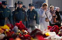 Moskova yakınlarındaki Crocus konser salonu önünde saldırıda ölenleri anılıyor