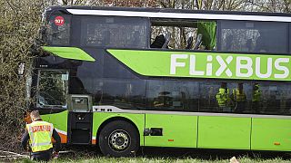 Bir otobüs, Schkeuditz yakınlarındaki A9 otoyolunda meydana gelen kaza geçirdi