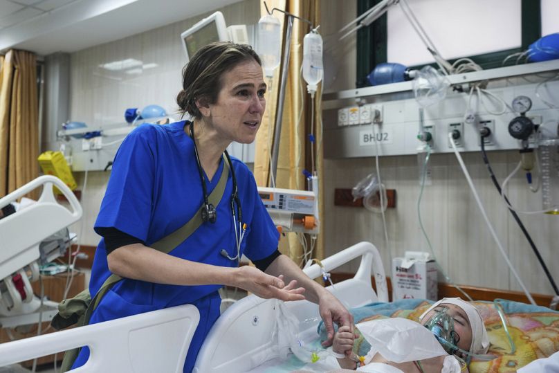Gazze'de görev yapan ve İsrail saldırısında yaralanan Filistinli çocukları tedavi eden Ürdünlü doktor Tanya Hac-Hasan