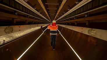 Vue du tube hyperloop lors d'une visite du nouveau centre d'essai européen pour la technologie de transport hyperloop qui ouvre ses portes à Veendam, dans le nord des Pays-Bas.