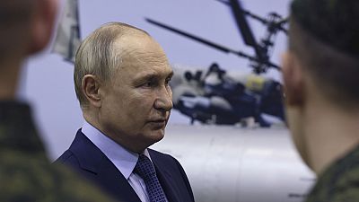 Vlagyimir Putyin egy orosz légibázison március 27-én