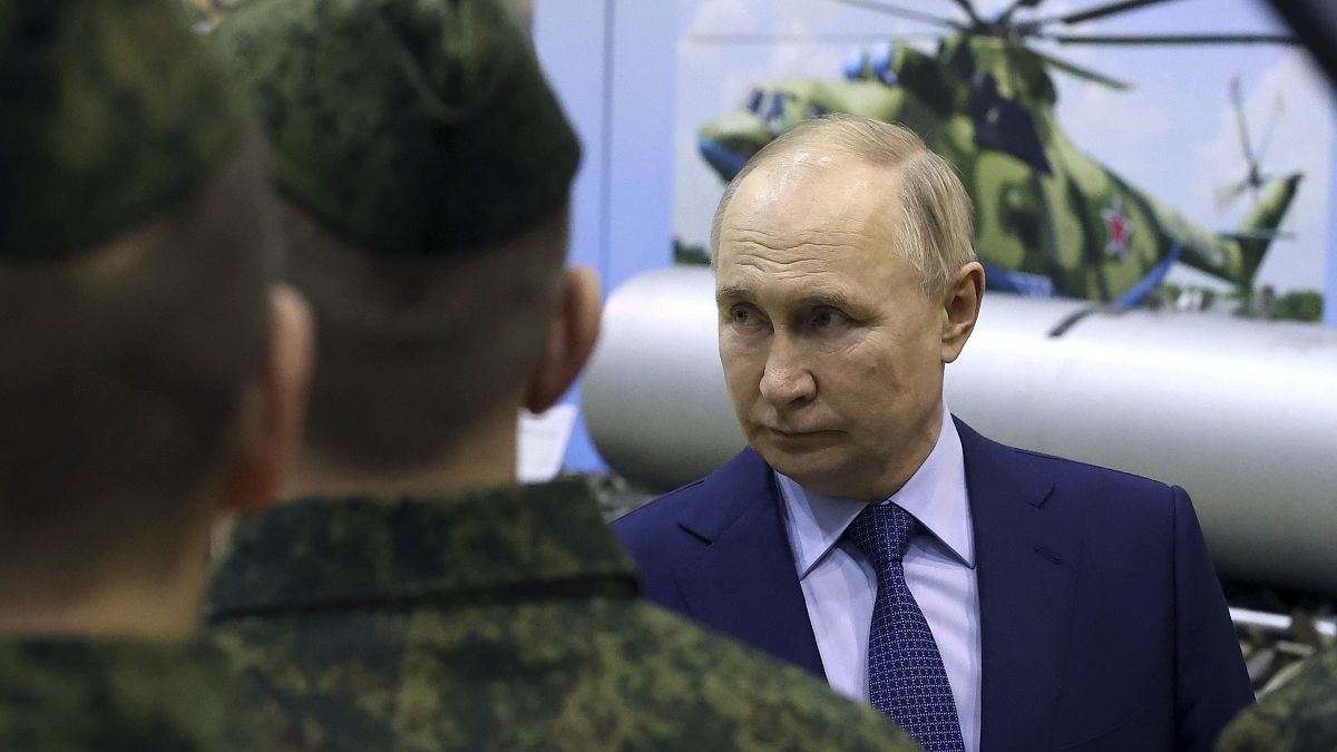فلاديمير بوتين في زيارة إلى القوات الجوية الروسية