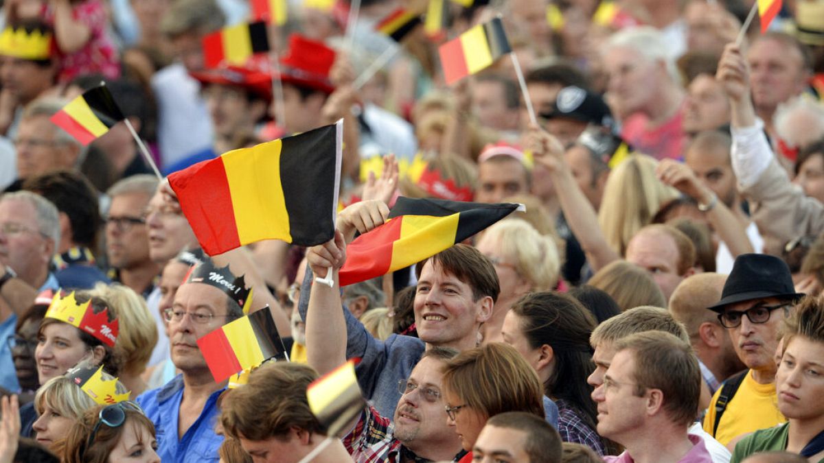 Belgium pushes minimum wage over €2,000 with bid in for more thumbnail