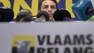 A szélsőjobboldali vezető és a Vlaams Belang elnöke, Tom Van Grieken felszólal a párt brüsszeli székházában tartott médiakonferencián, 2019. május 27-én, hétfőn
