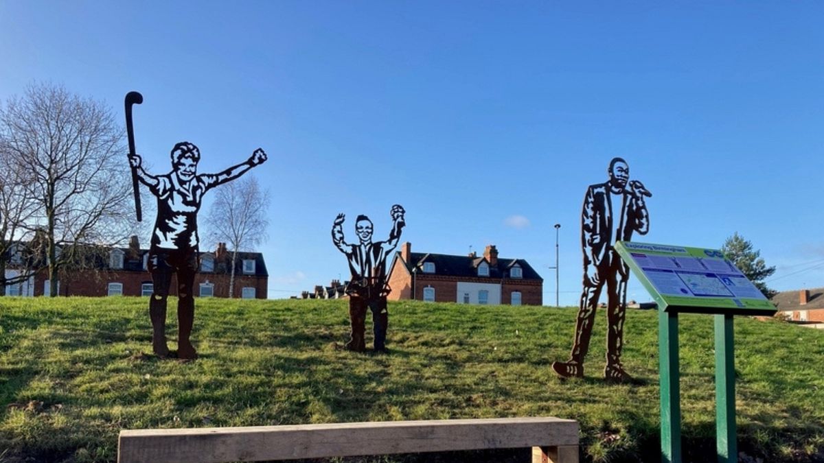 More statues of living people than dead erected in UK, study finds thumbnail