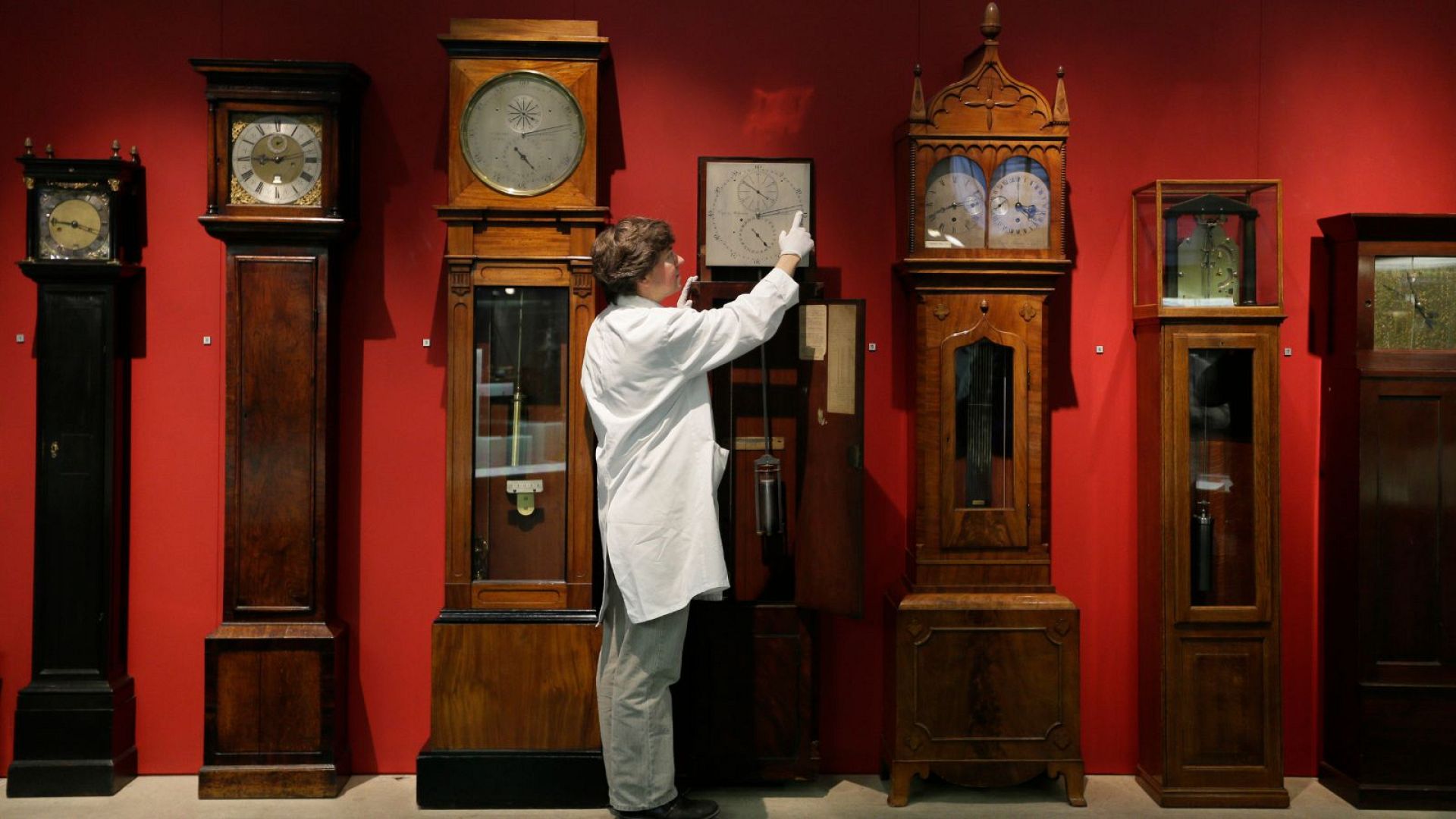 When do the clocks go back and does it save energy? Experts say the