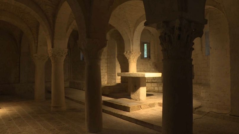 Imagen de una de las salas de la Abadía de San Benito, situada en el monte Subasio, cerca de Asís.