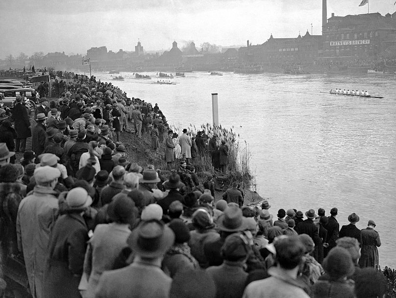 500,000 people line the course to watch Cambridge win in 1934