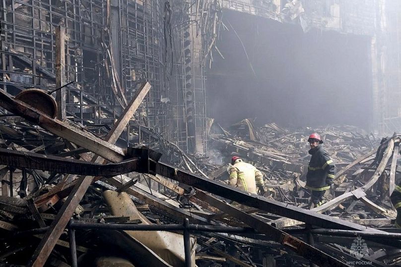 Yangından sonra Moskova'da saldırıya uğrayan konser salonu