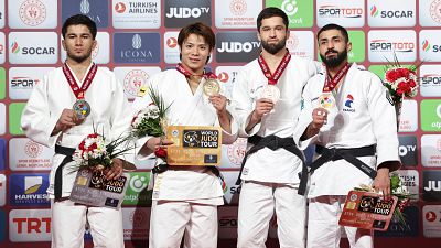 Le podium masculin de la première journée du Grand Chelem de Judo d'Antalya, en Turquie.