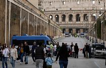 600 полицейских будут обеспечивать безопасность время процессии Крестного пути в Риме, на крышах выставлены снайперы.