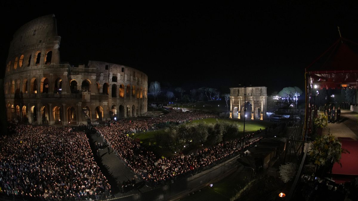 Nagypéntek a Colosseumnál