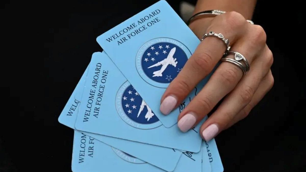 تذاكر لدخول طائرة الرئاسة الأمريكية