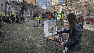 Καλλιτέχνης μέσα στα χαλάσματα. Κίεβο, 30 Μαρτίου 2024