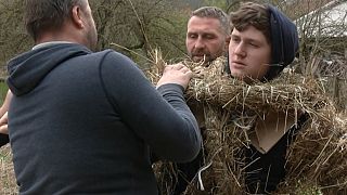 Un ragazzo viene travestito da Giuda in un villaggio ceco