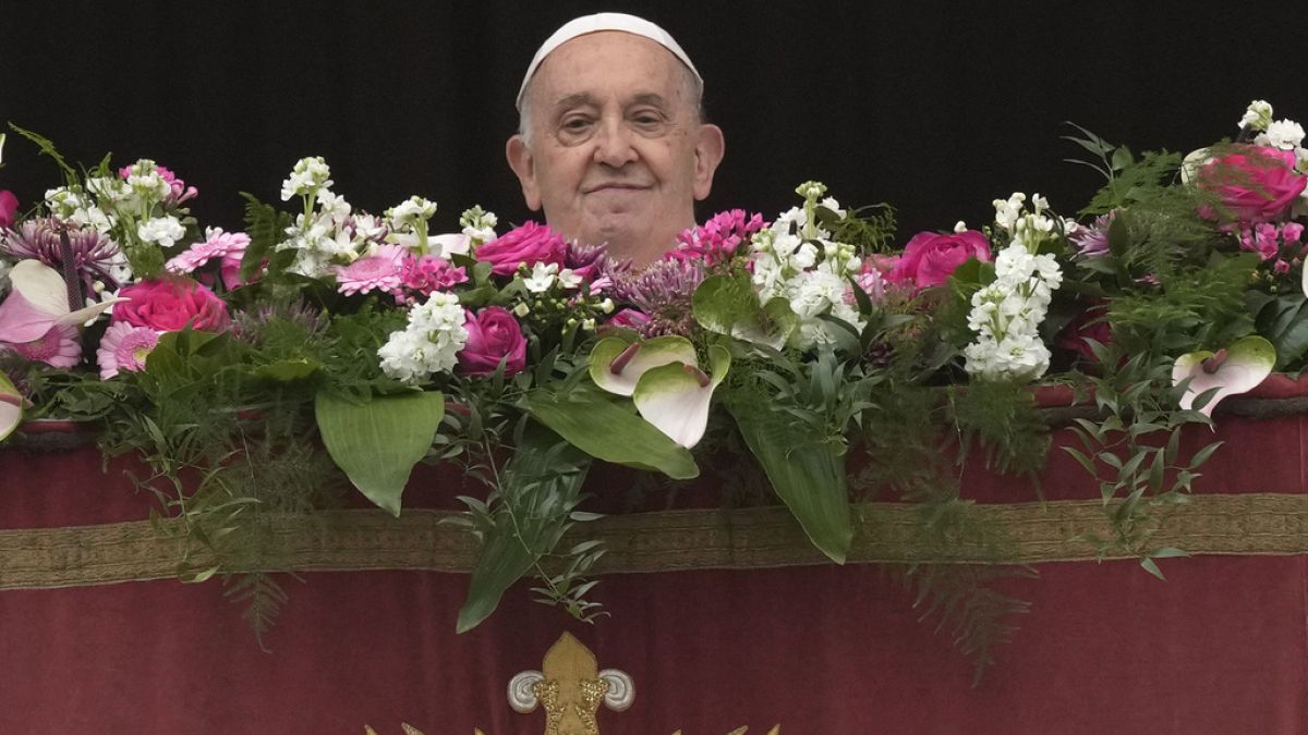 Papa Francisco dando la Misa de Pascua 2024