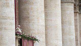 Ferenc pápa húsvét vasárnap az "Urbi et Orbi" áldás előtt a Vatikánban