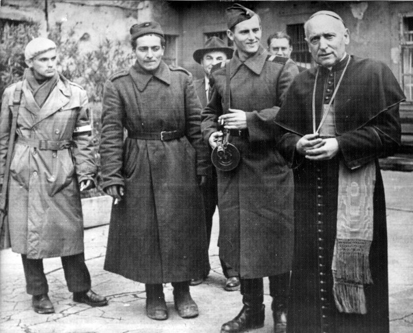 Mindszenty József bíboros kiszabadítóival, 1956. október 31-én