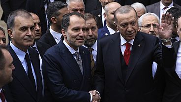 Cumhurbaşkanı Recep Tayyip Erdoğan (Sağda) ittifak görüşmeleri için Yeniden Refah Partisi Genel Başkanı Fatih Erbakan ile birlikte, 28 Mart 2023