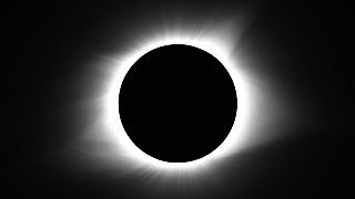 L'expérience d'Eddington revisitée lors de l'éclipse solaire d'avril