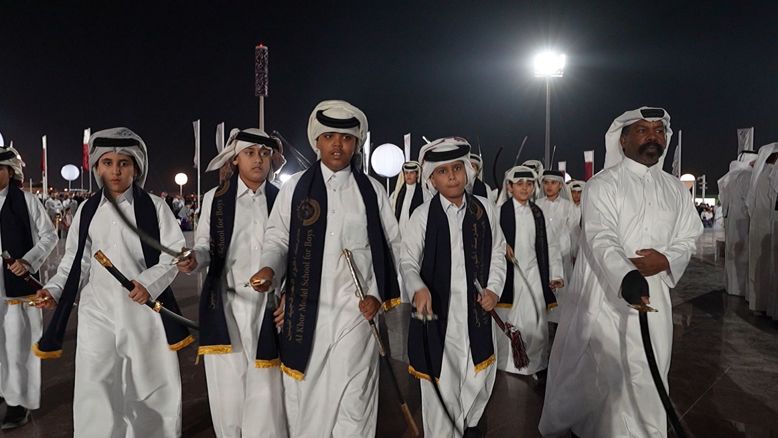 عرض يضم الفنون الأدائية في قطر من الرقص بالسيف إلى المسرح الحديث
