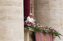 Papa, Aziz Petrus Meydanı'na bakan balkondan kalabalığa seslendi