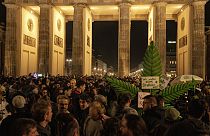 "Smoke-in" nach der Cannabais-Legalisierung in Deutschland am Brandenburger Tor in Berlin
