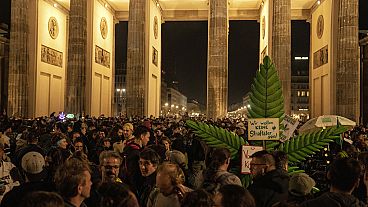 "Smoke-in" nach der Cannabais-Legalisierung in Deutschland am Brandenburger Tor in Berlin