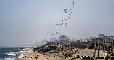 Israeli forces end raid on Gaza's main hospital, aid ships arrive off ...