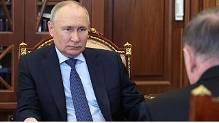 ولادیمیر پوتین در کنار رئیس فقید دیوان عالی در کرملین، مسکو روسیه مارس ۲۰۲۳