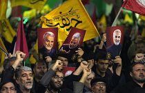 Манифестанты с портретами покойного генерала Сулеймани, убитого в 2020 году, требуют отомстить за израильский удар по посольству Ирана в Дамаске, Тегеран, 1 апреля 2024 г.