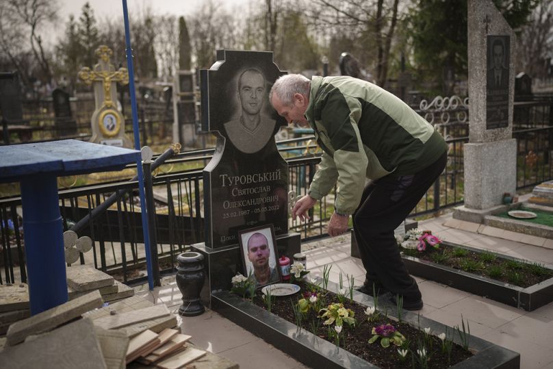 Μνήμα ουκρανού στρατιώτη στην πόλη Μπούτσα