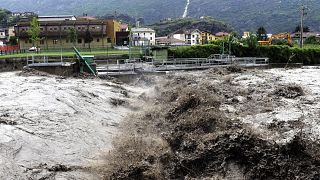 نهر دورا ريباريا في سوسا، في منطقة بيدمونت شمال إيطاليا. 2008/05/29