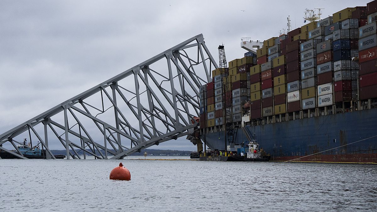 Последствия столкновения контейнеровоза Dali c мостом в Балтиморе