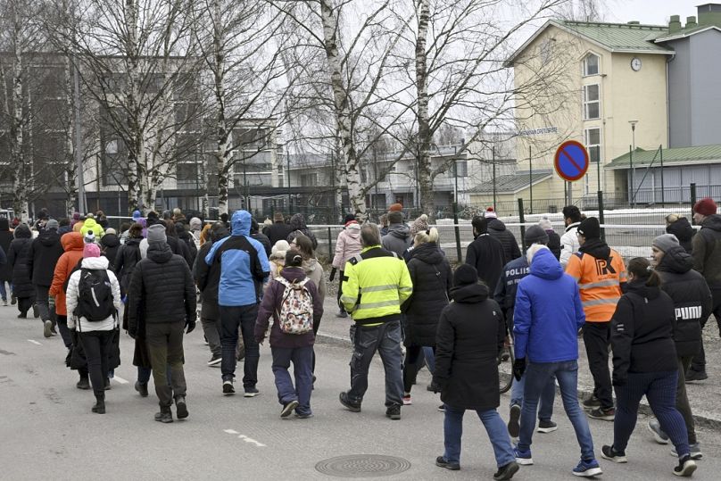 Eltern der betroffenen Schülerinnen und Schüler in Vantaa bei Helsinki