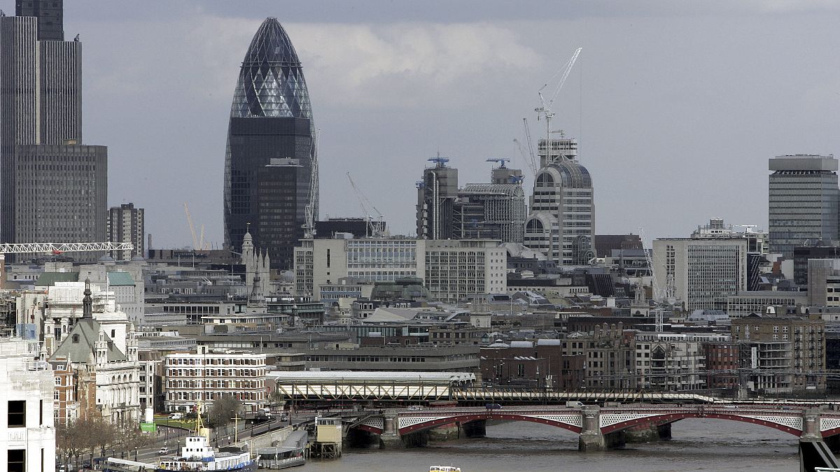 What's boosting the FTSE 100? London blue-chip index climbs above 8,000 thumbnail