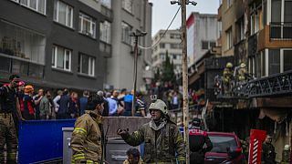 Tűzoltók a helyszínen - Isztambul, 2024. április 2. 