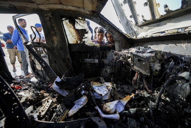 Gazze'de İsrail saldırısında vurulan uluslararası yardım kuruluşu WCK'ye ait zırhlı araç. Araçtaki yedi yardım görevlisi hayatını kaybetmişti