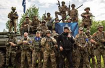 Az "Orosz Önkéntes Hadtest", elől Denisz Kapusztyin