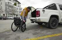 Tarjeta europea de discapacidad y tarjeta de aparcamiento: ¿cómo funcionan?