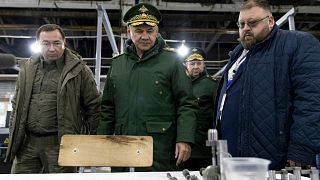 وزیر دفاع روسیه در حال بازدید از یک سایت صنایع نظامی