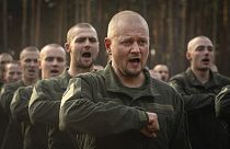 Νεοσύλλεκτοι στρατιώτες στο τέλος της εκπαίδευσής τους σε στρατιωτική βάση κοντά στο Κίεβο της Ουκρανίας, Δευτέρα 25 Σεπτεμβρίου 2023.