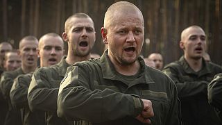 Νεοσύλλεκτοι στρατιώτες στο τέλος της εκπαίδευσής τους σε στρατιωτική βάση κοντά στο Κίεβο της Ουκρανίας, Δευτέρα 25 Σεπτεμβρίου 2023.