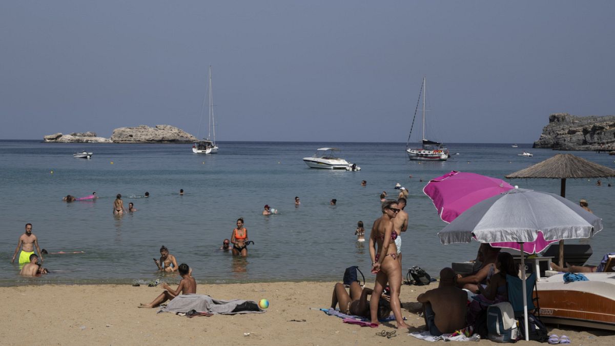 Ο αριθμός των Τούρκων τουριστών που επισκέπτονται τα ελληνικά νησιά έχει τριπλασιαστεί.  Άλλα νησιά θέλουν την ίδια εφαρμογή