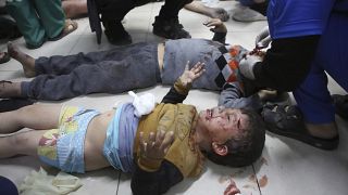 أطفال في مستشفى في رفح إثر غارة إسرائيلية