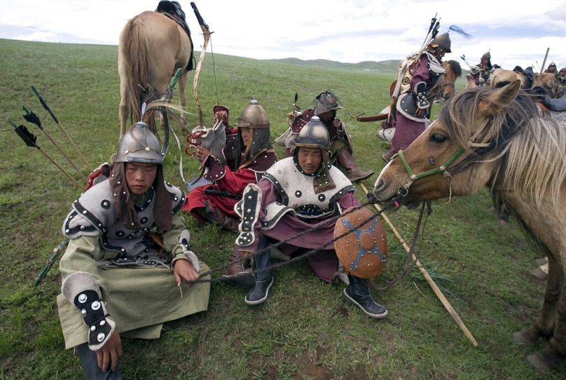 مردان مغولستانی در لباس مبدل سربازان چنگیزخان