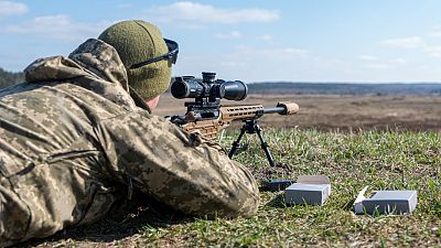 Soldats ukrainiens recevant une formation française dans le cadre de l'EUMAM, en Pologne.